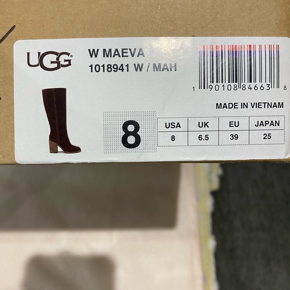 UGG Maeva sophisticated suede boot - Picture 6 of 6